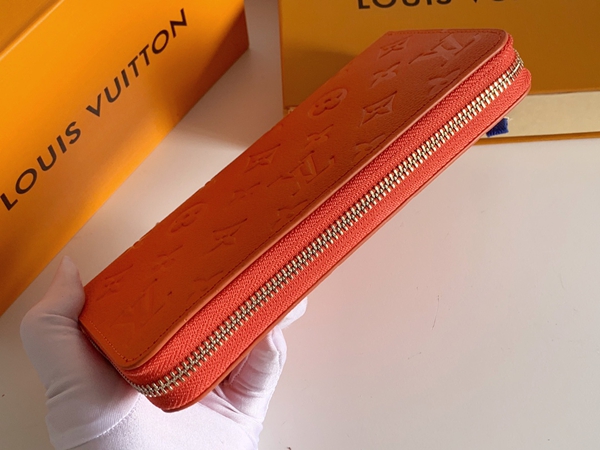 LVコピーウォレット着用イメージ